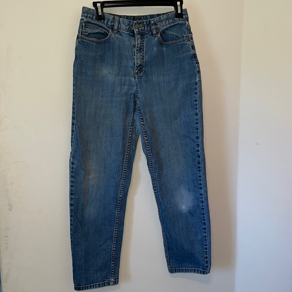 Liz Claiborne Distressed Classic Jean Size 8 short